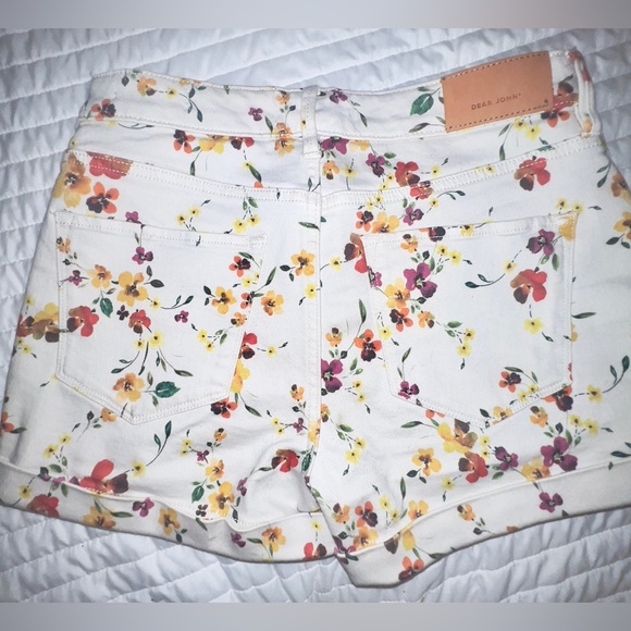 Dear John Ava Cuffed Short in Mardi Gras 27
Small NWOT - Picture 4 of 6